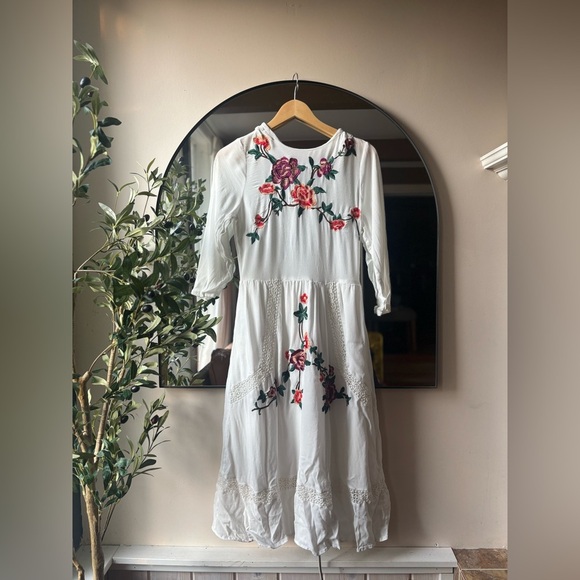 ASOS | premium lace embroidery mini dress with open back | size 6 - Picture 4 of 6